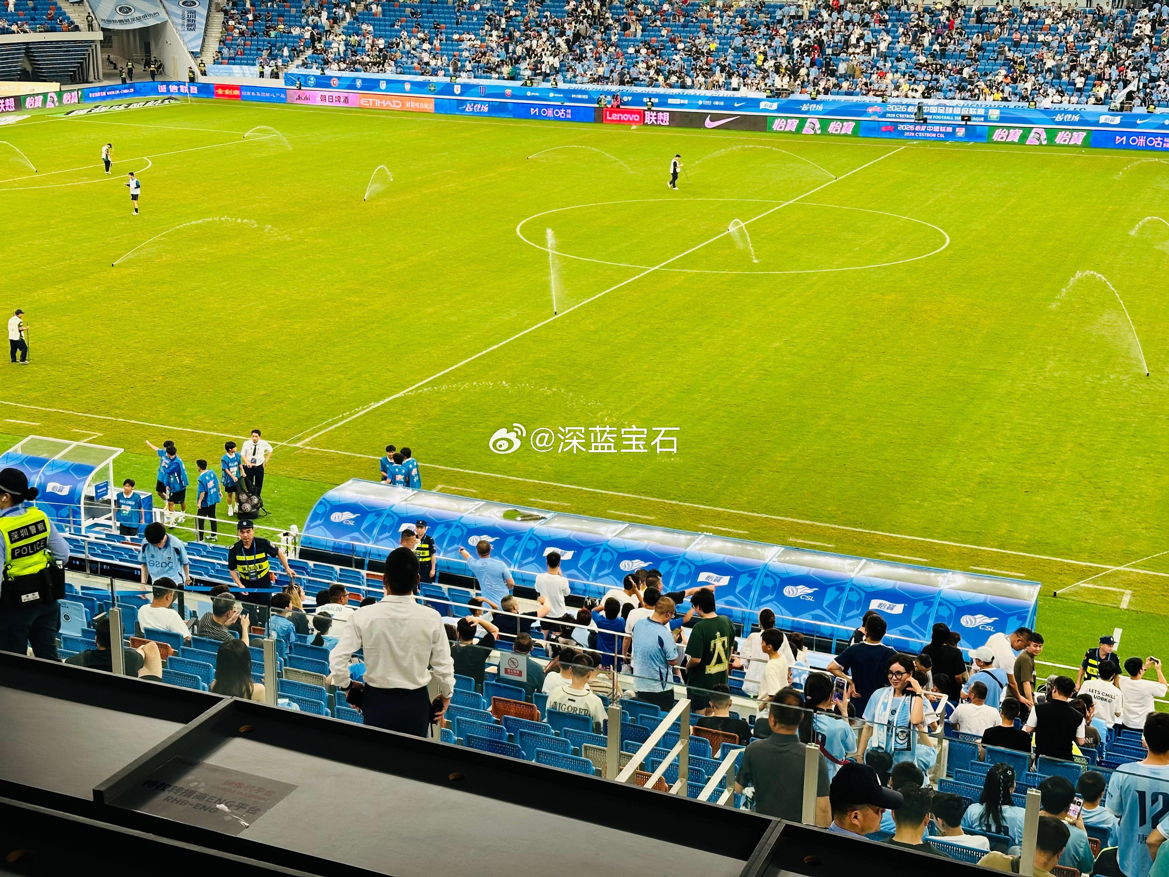 OB电竞官方入口-记者：云南替补席有人对判罚不满飞踹替补席座椅，被直红罚下